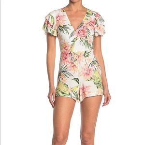 NWT ALICE AND OLIVIA Macall Ruffle Short Sleeve Floral Romper